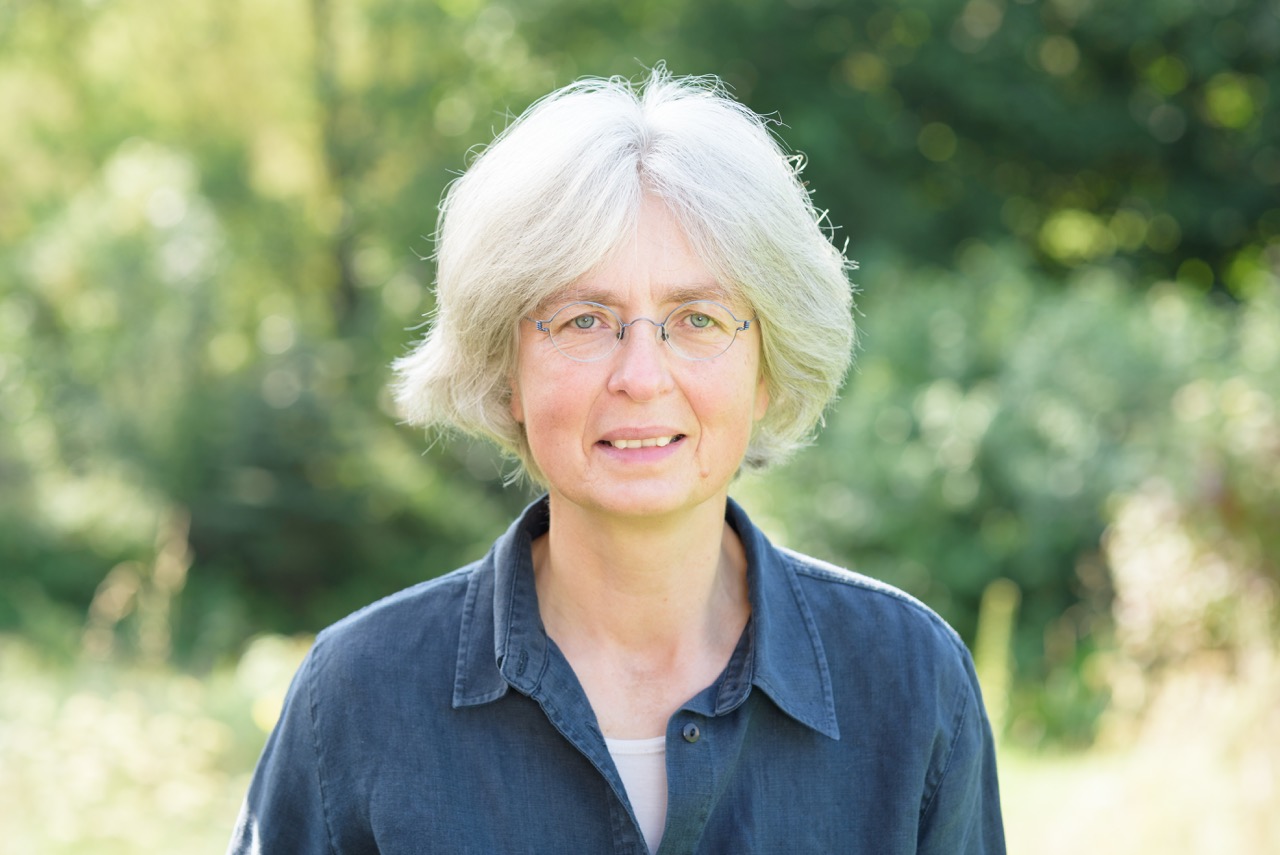 Heilpraktikerin und Tierheilpraktikerin Dr. iur. Ricarda Dill